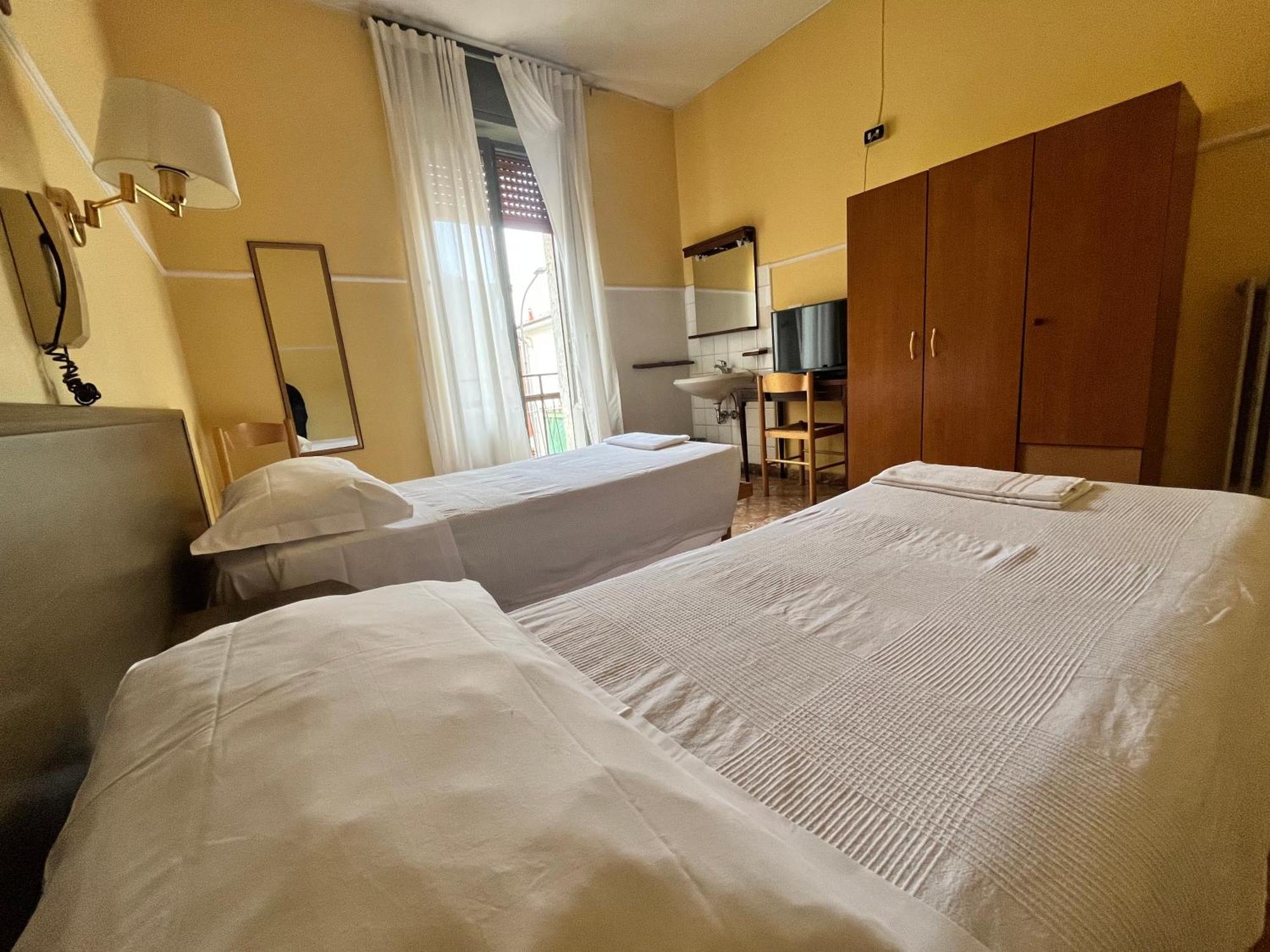 Hotel Parini Cesano Boscone Extérieur photo